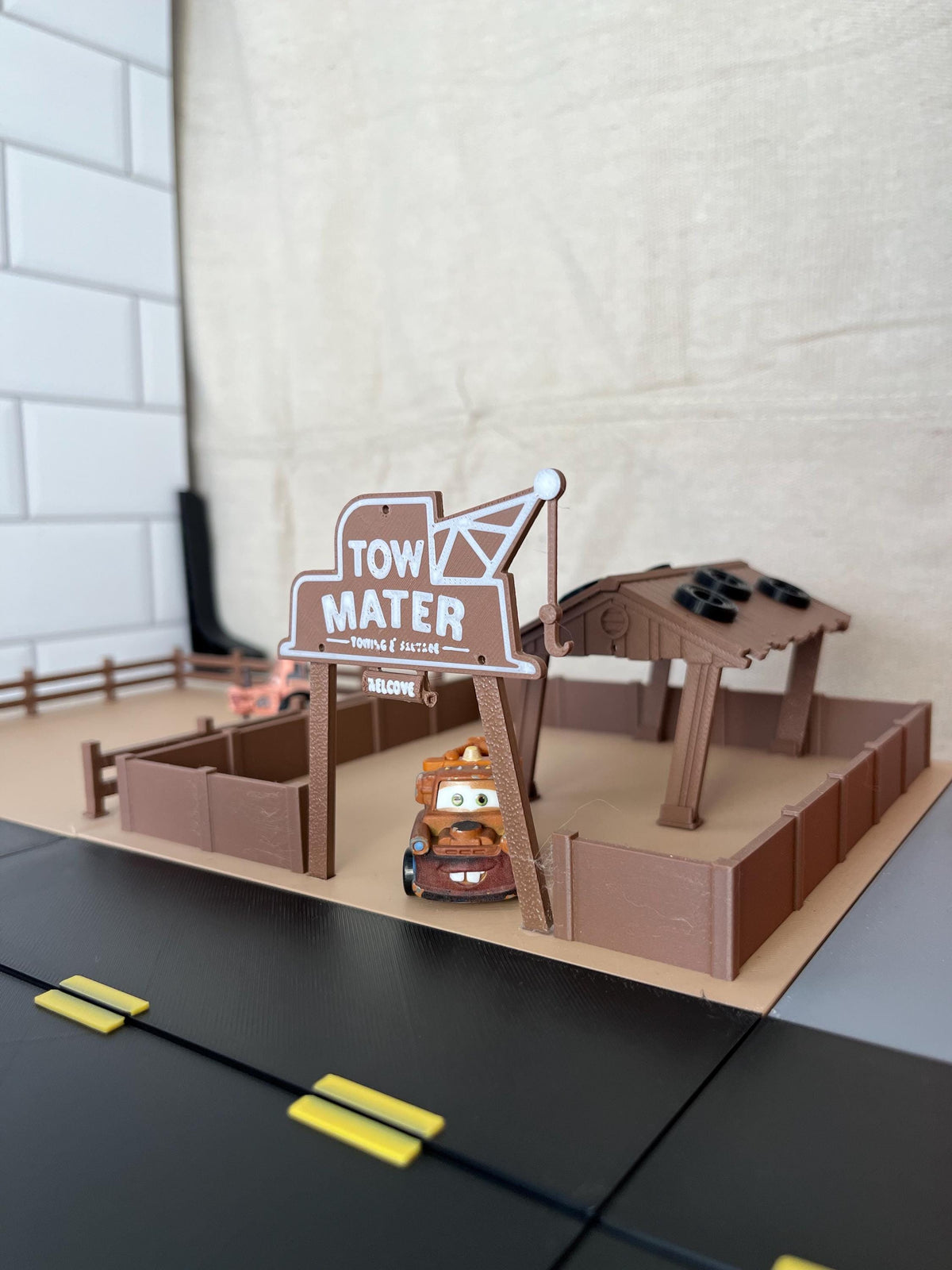 Route 66 Town, Model Town, Junkyard Shack Playset | Tow Mater